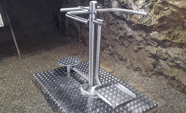 Stroj z nerezového materiálu