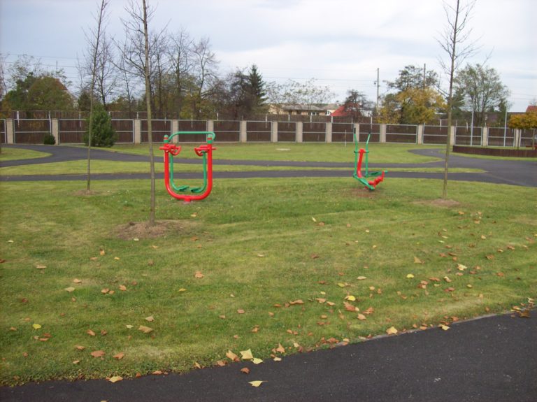 Venkovní fitness stroje, Dobříň