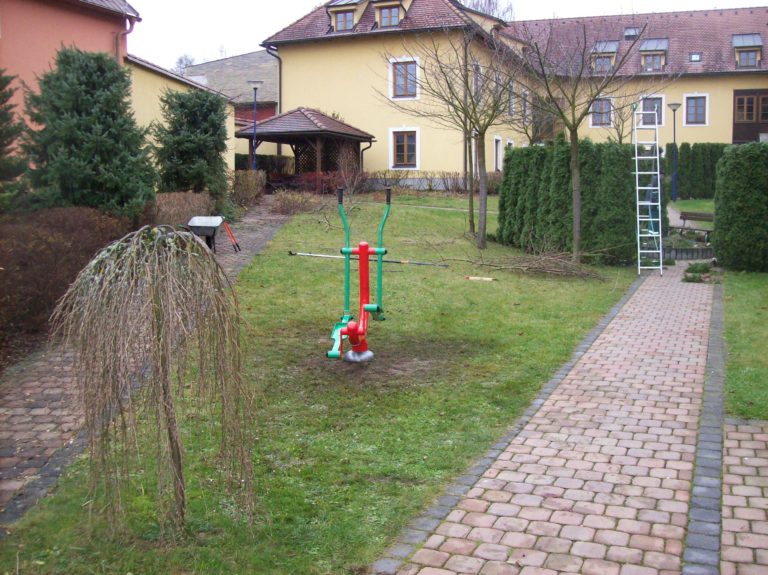 Venkovní fitness stroj, Jindřichův Hradec – Růžová