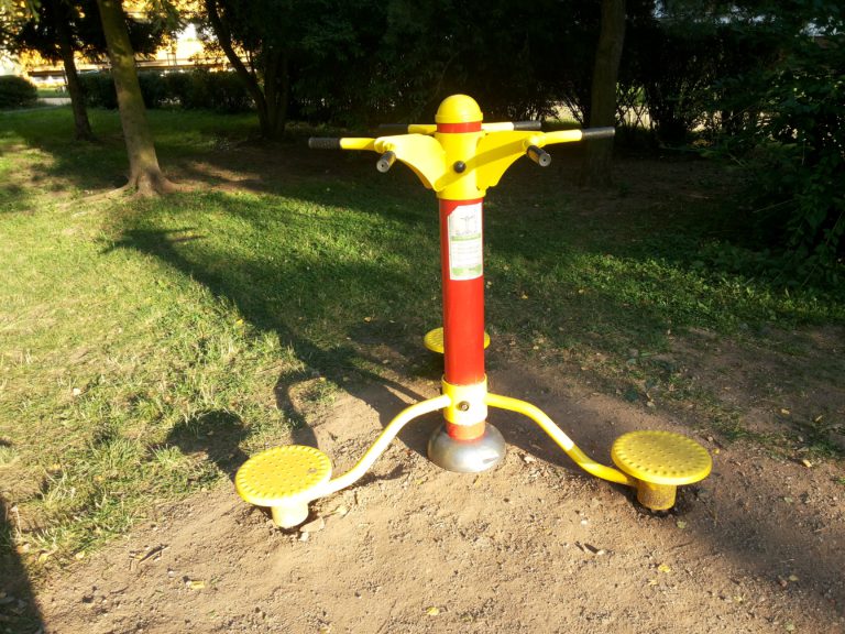 Venkovní fitness hřiště pro seniory, dospělé a mládež, Rakovník