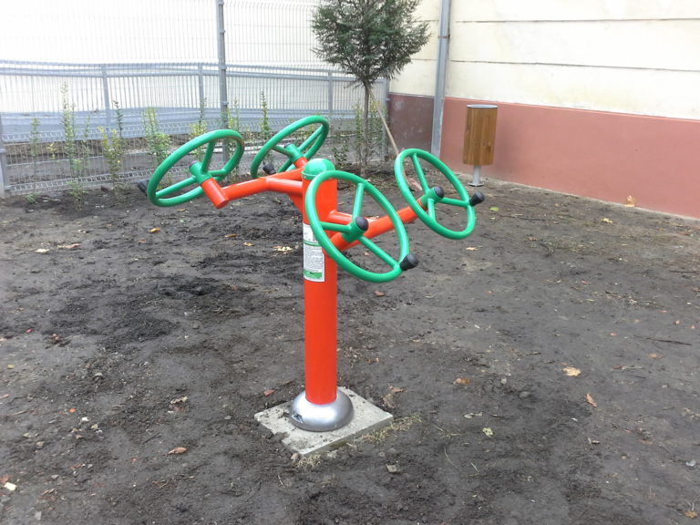 Venkovní fitness prvky, Praha 2 Ke Karlovu