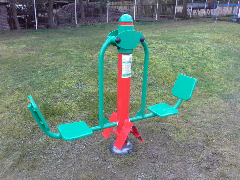 Venkovní fitpark, Zavidov – Domov Domino