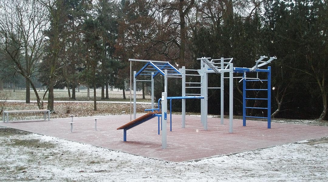 Instalace workoutové sestavy je dokončena