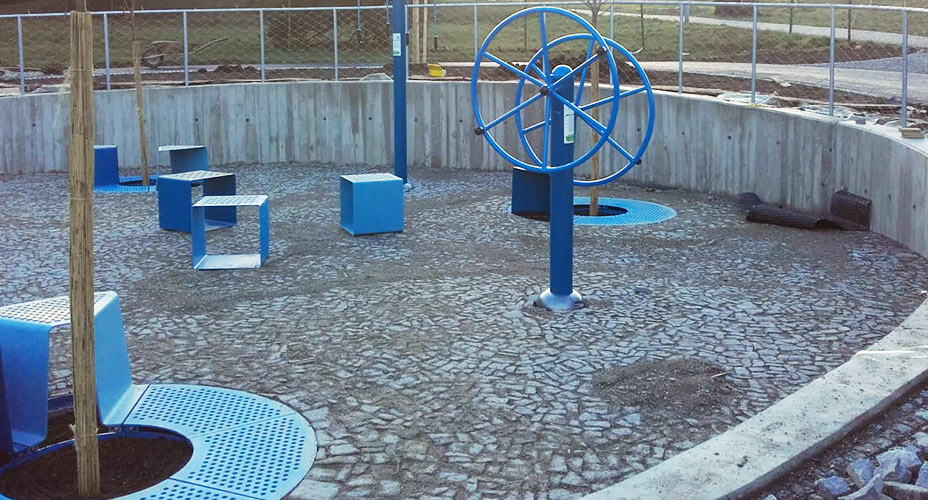 Barvy fitness strojů dle přání - modrá