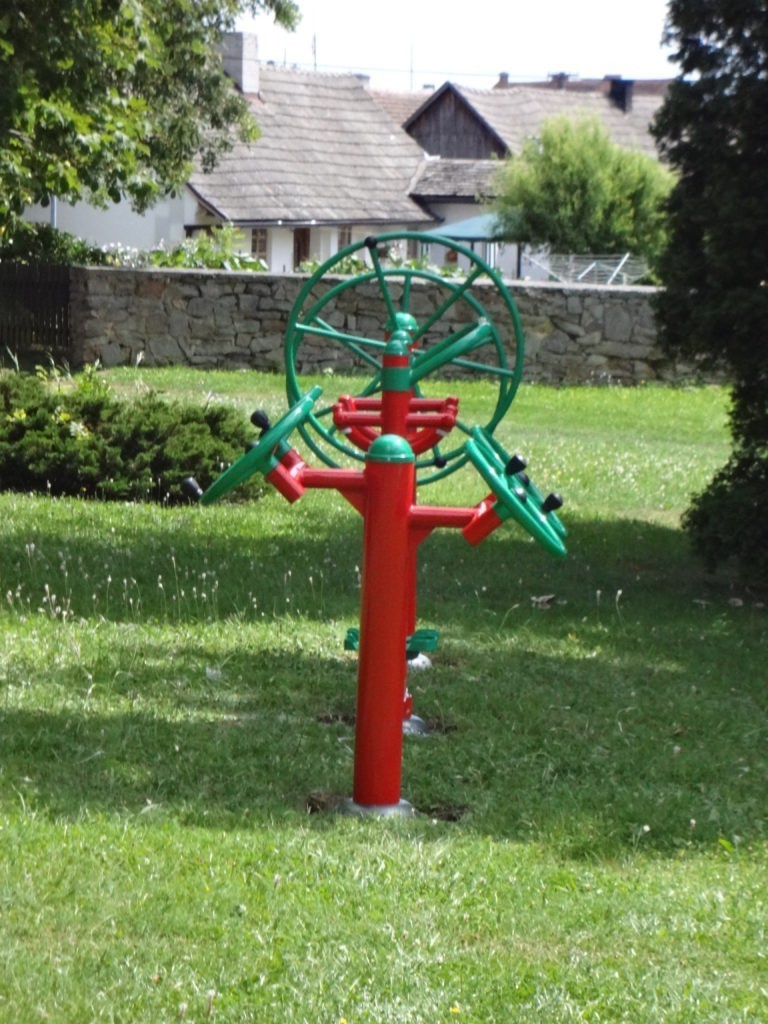 Fitness hřiště pro seniory a mládež, Cerhovice