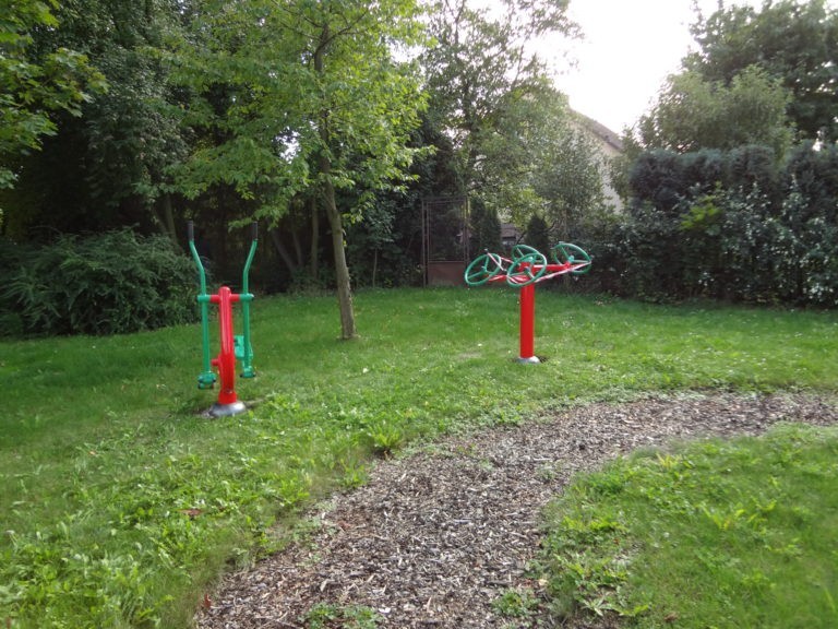 Herní prvky pro seniory k domu s pečovatelskou službou, Černošice