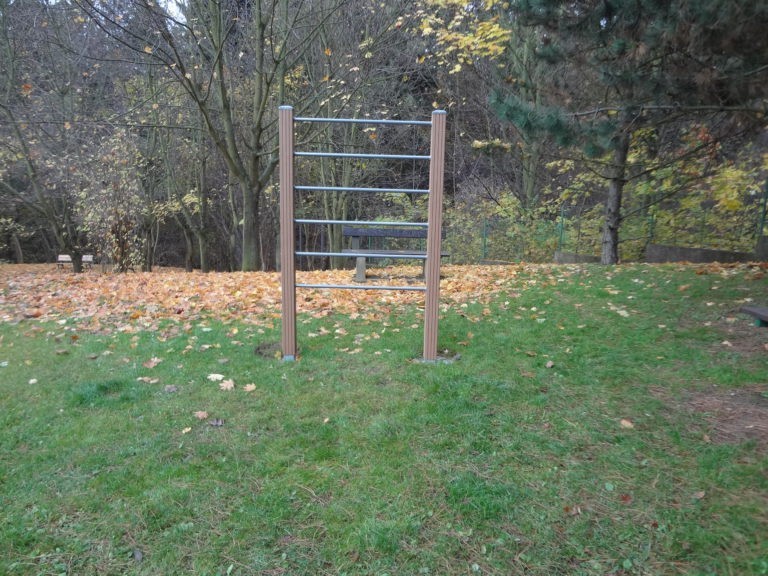 Žebřiny v ulici Urbánkova, Praha 12