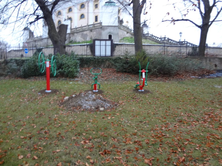 Fitness koutek pro seniory, Luže