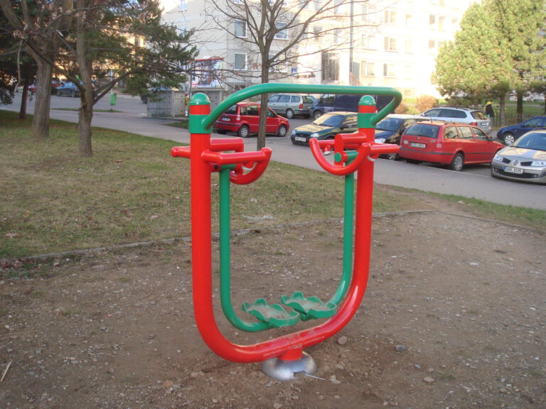 Venkovní fitness park v Borovanské ulici, MČ Praha 12