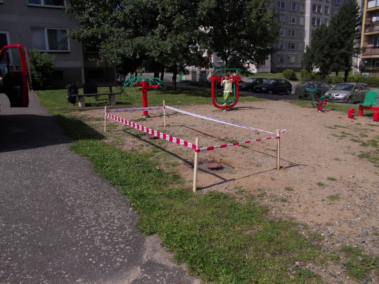 Venkovní fitness park, Praha 12 – ulice Borovanská