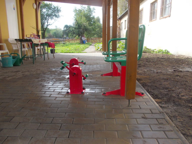 Venkovní fitness prvek, Klecany – Dům s pečovatelskou službou