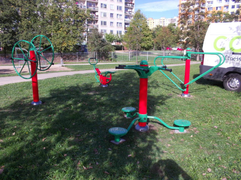 Venkovní fitpark, Praha 12 – Mráčkova