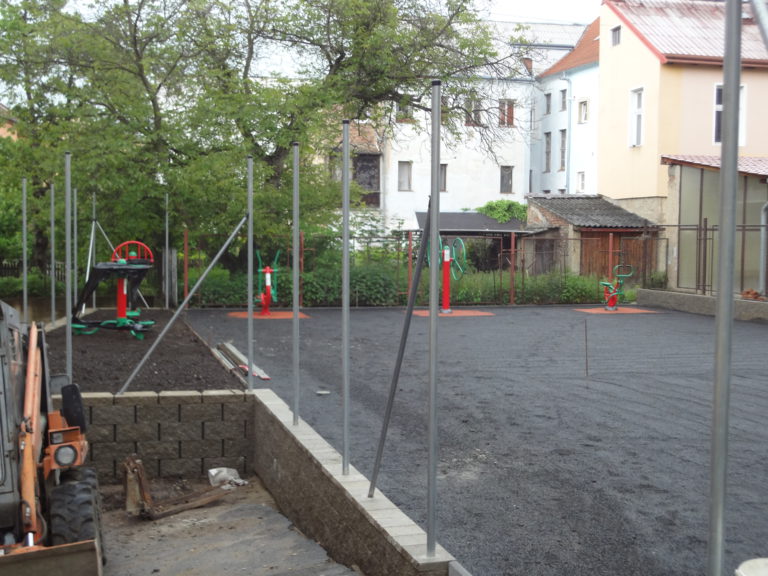 Venkovní fitness hřiště v domě s pečovatelskou službou Českobratrská, Teplice