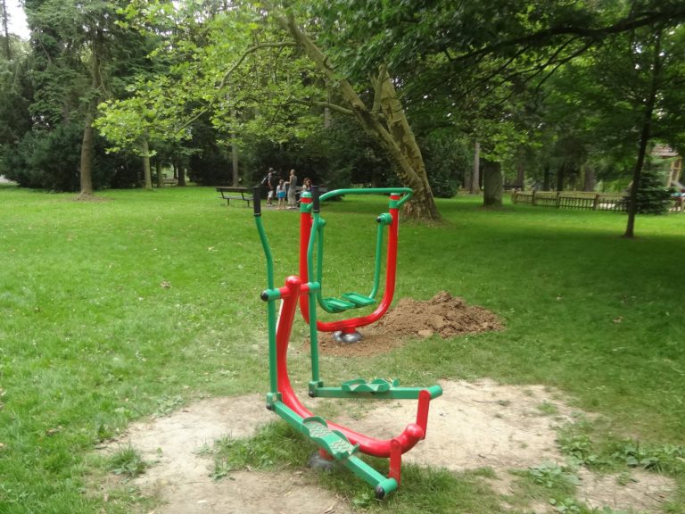 Venkovní fitness pro seniory a mládež, Dvůr Králové nad Labem