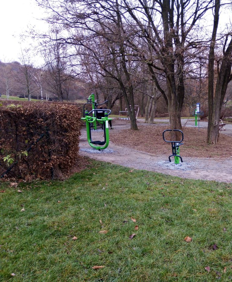 Venkovní posilovna, Praha 13 Stodůlky