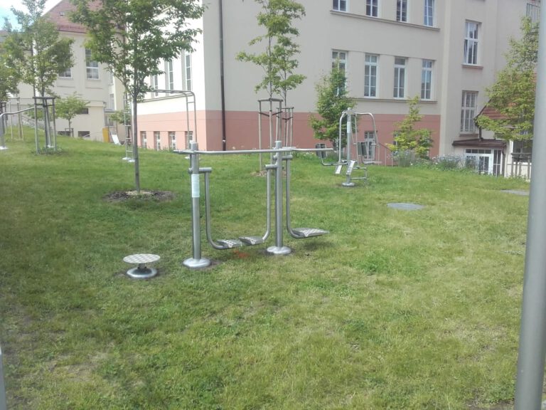 Venkovní fitness stroje, CM Gymnázium Brno