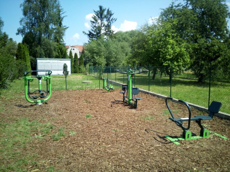 Venkovní fitness stroje, Hoštka