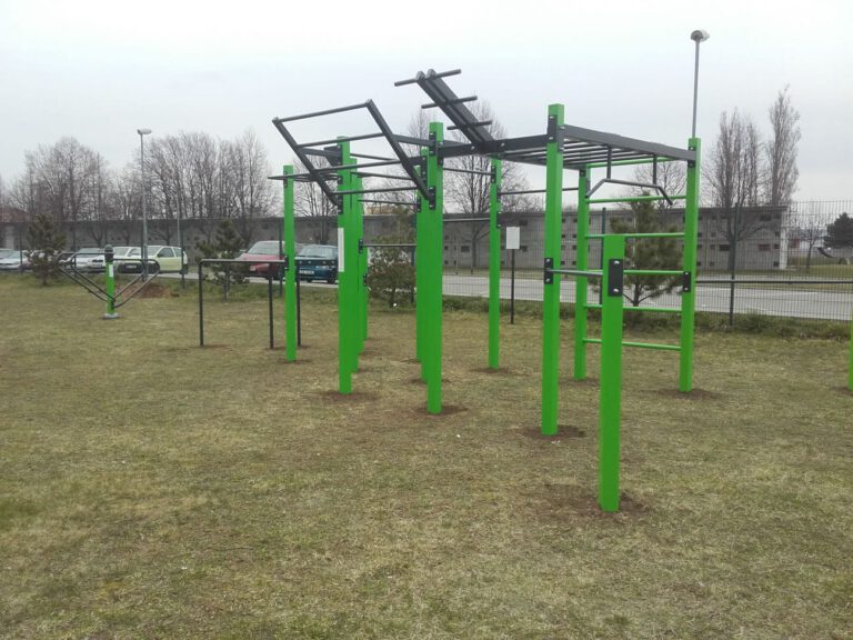 Street workout, Brno Komárov – areál školy