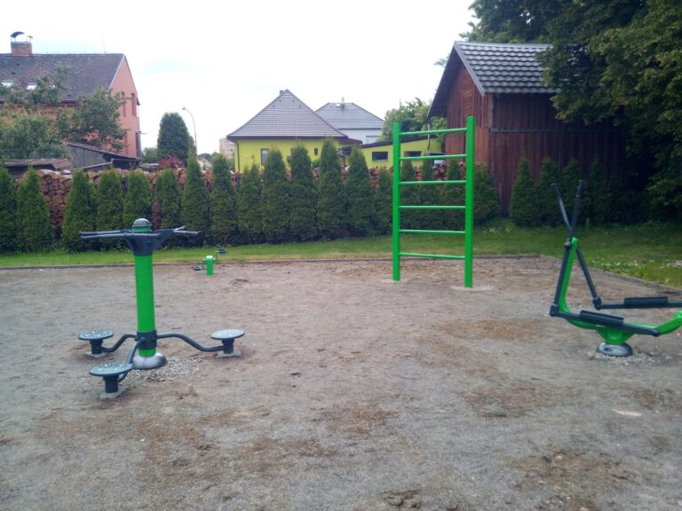 Venkovní fitness stroje, Pacov – areál firmy