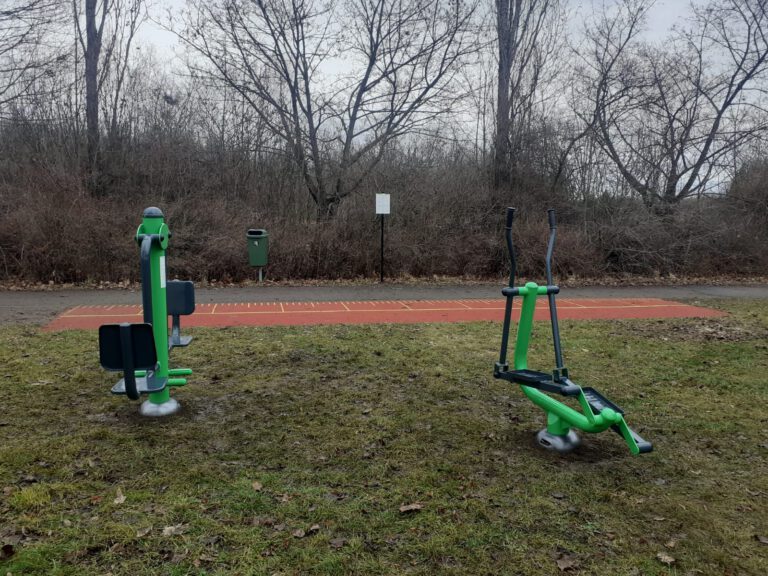 Venkovní fitness stroje, Praha 9 Kbely