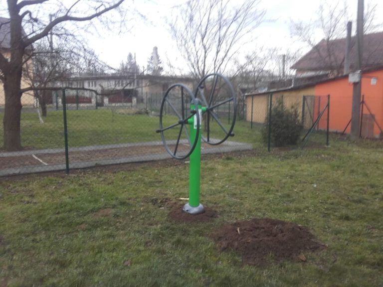 Venkovní fitness stroje, Lipová