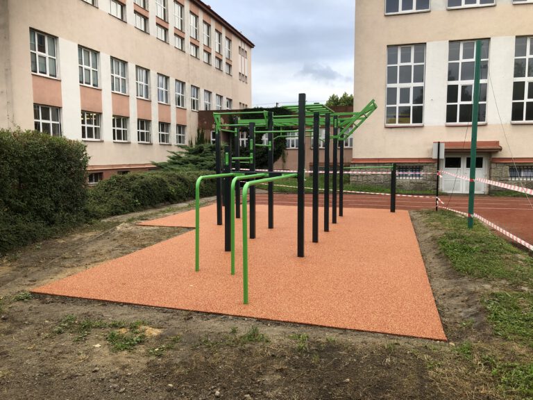 Workoutové hřiště, Liberec, Gymnázium