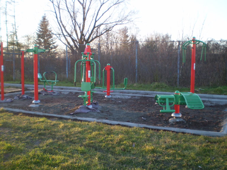 Venkovní fitness stroje, Kravaře