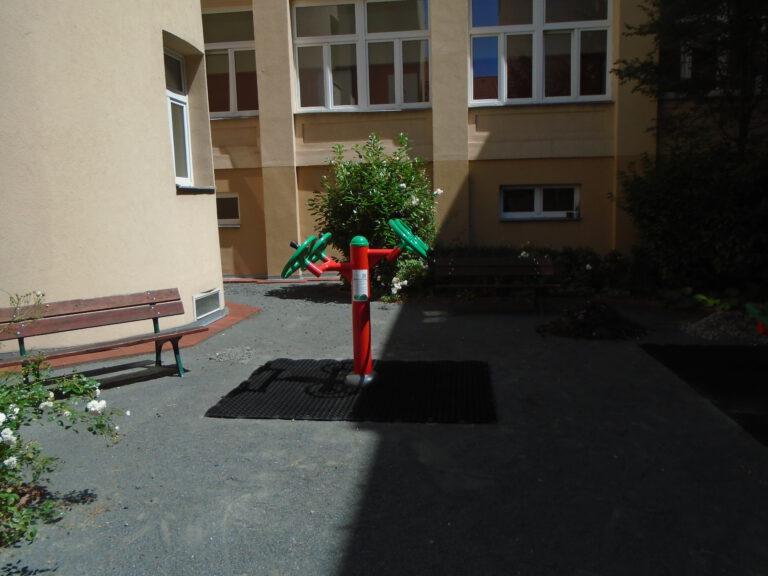 Venkovní fitness stroje, Praha 8-Bulovka