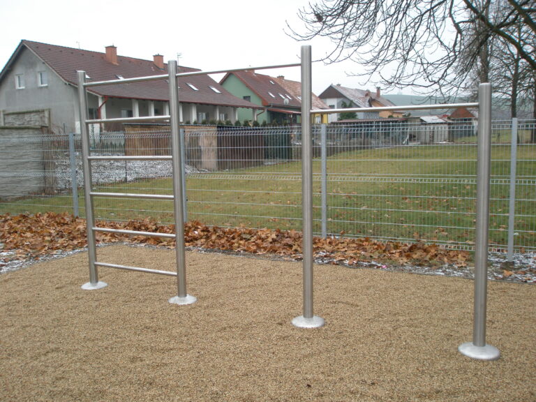 Venkovní fitness stroje, Těšany