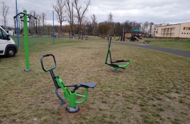 Venkovní fitness stroje, Polepy