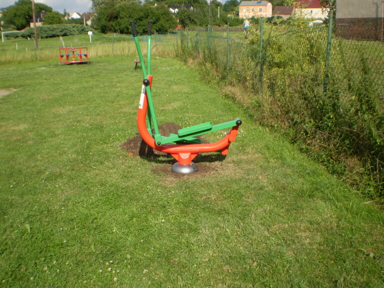 Venkovní fitness stroje, Bžany