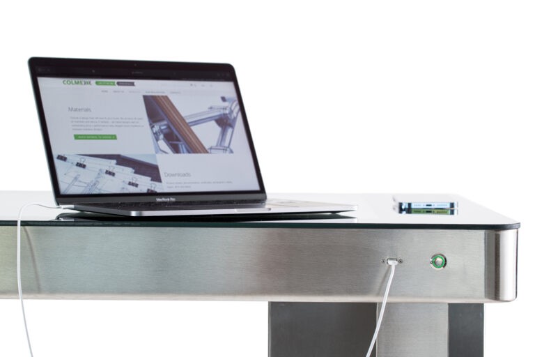 STI 251 Solární stůl – Vaše venkovní kancelář