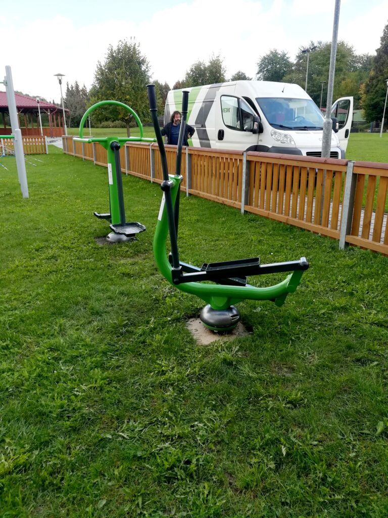 Venkovní fitness stroje, Roštění