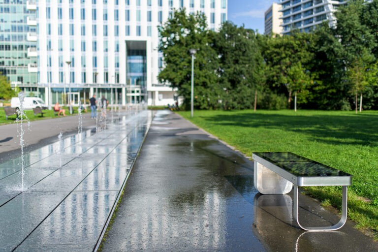 Ten pocit, když stojíte na ulici s vybitým telefonem