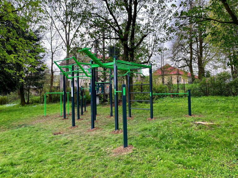 Workoutové hřiště, Dvorce