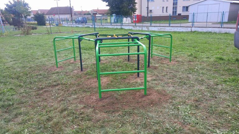 Dětské hřiště, Tři Dvory