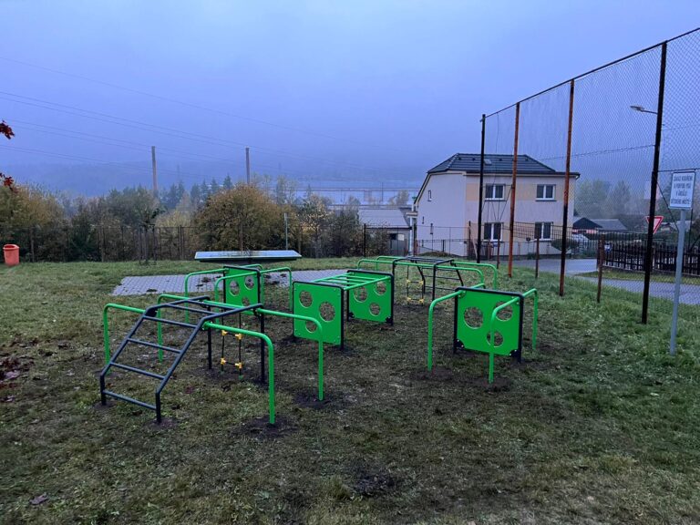 Dětské hřiště, Hrádek