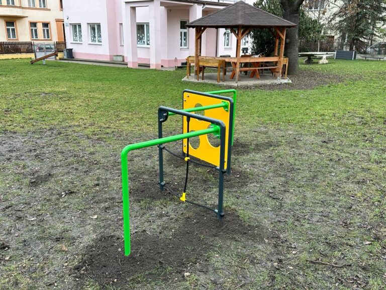 Dětské hřiště, Základní škola Lovosice