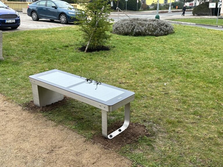 Solární lavička, Hrádek