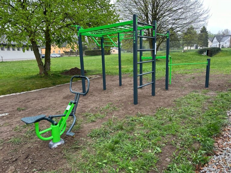 Workoutové hřiště, Člunek – Lomy