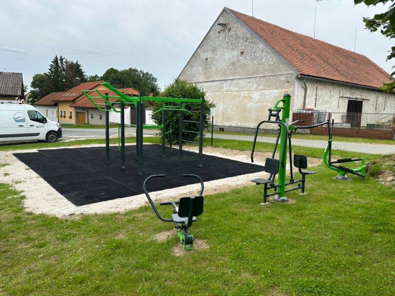 Venkovní posilovna, Oplot