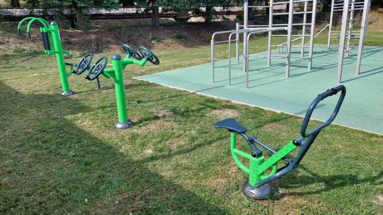 Venkovní fitpark a street workout, Radim