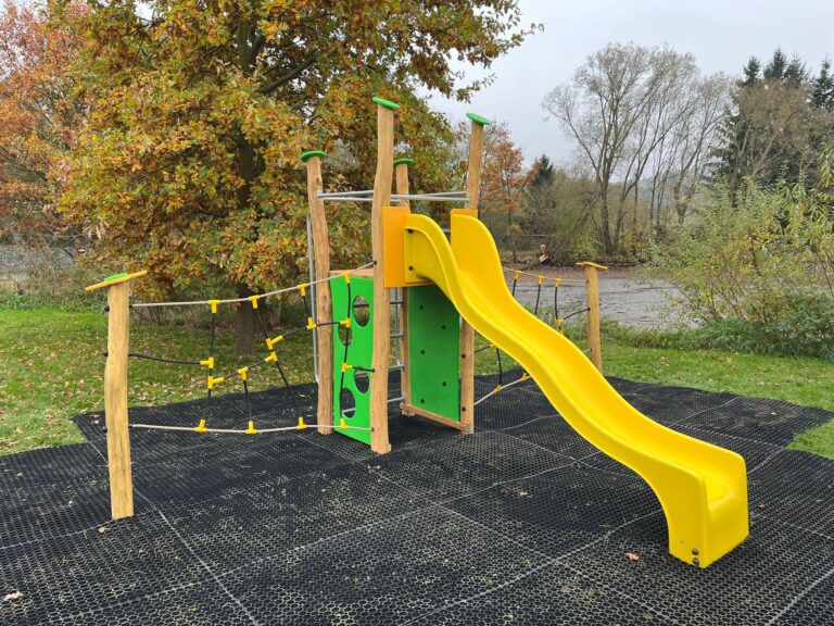 Dětské akátové hřiště, Něbřehovice