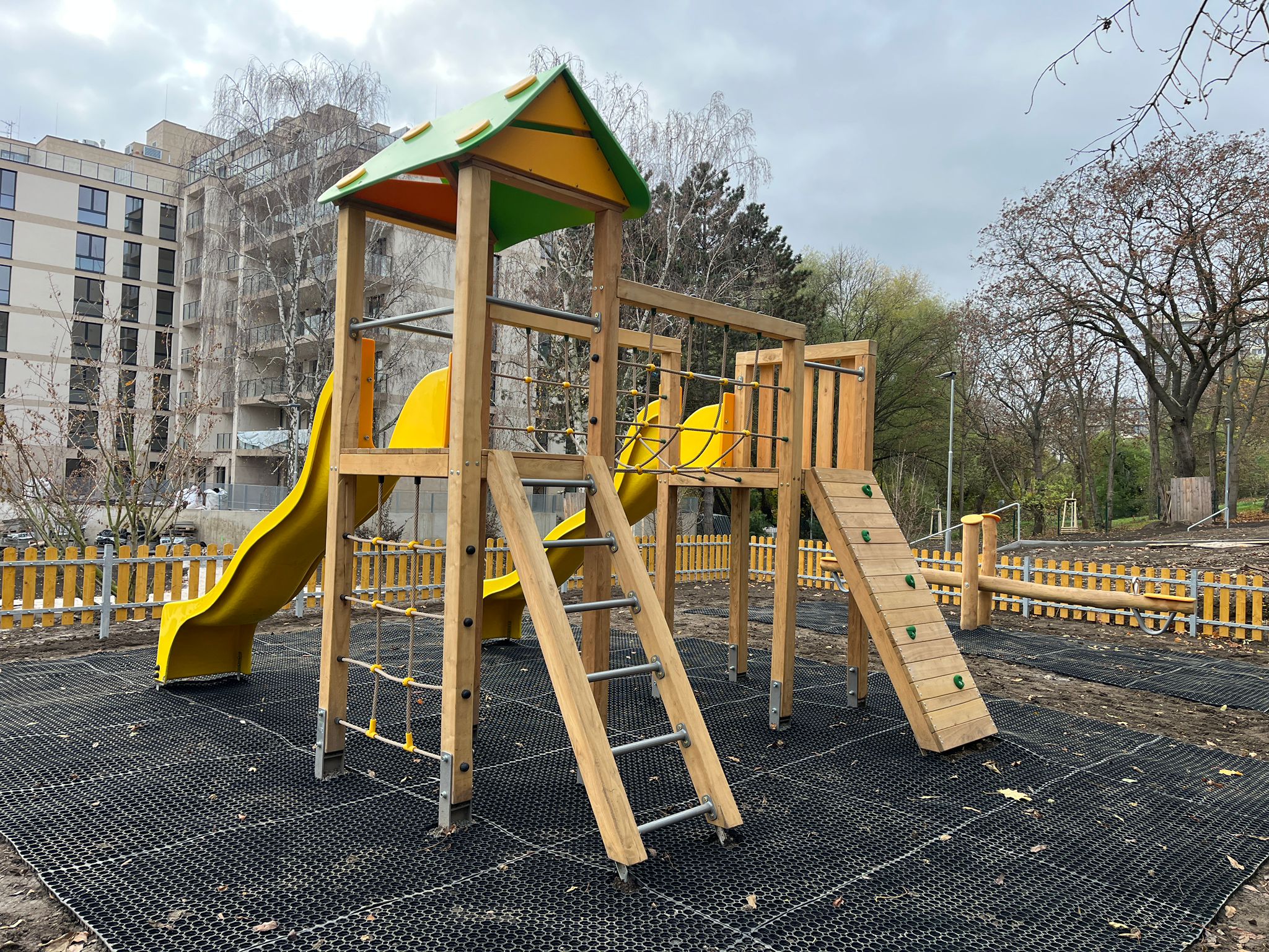 Hřiště, které splývá s přírodou: Akátový ráj v Rezidenci Radimova