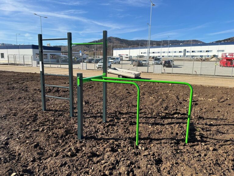 Venkovní sportoviště, Ostrov – Dolní Žďár