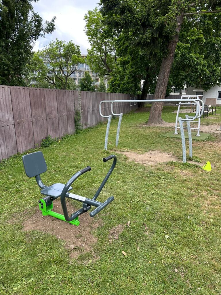 Venkovní fitness stroj, ZŠ Zeyerova, Olomouc – Hodolany