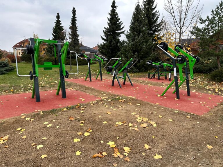 Venkovní posilovna, která skutečně posiluje. Ověřeno v praxi: Osová Bítýška