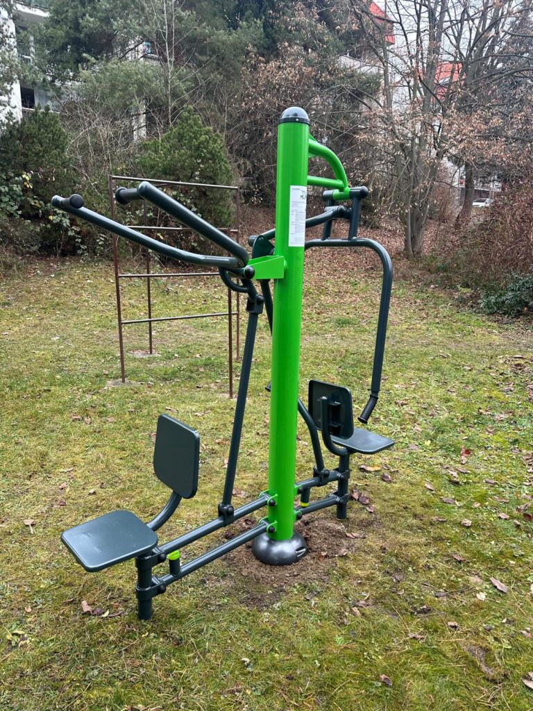 Venkovní fitness stroje, Říčany – Wolkerova