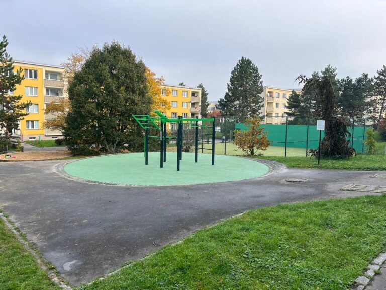 Workoutové hřiště Na Groši, Praha 10 – Hostivař